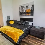 The Beltline Escape 10 Star Location Queen Bed Pkg
