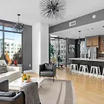 Picturesque Buckhead Parkview Escape