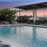 Luxury Midtown Highrise City View Apartment