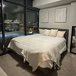Luxury Midtown Highrise City View Apartment