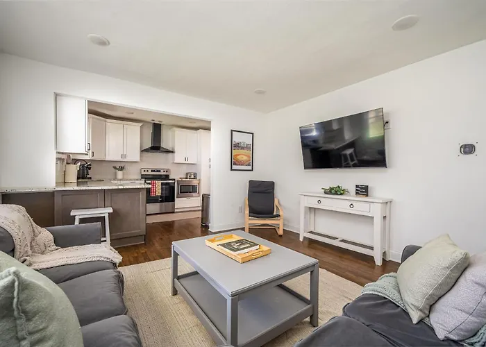 Modern 5Br Near West Midtown - Fire Pit - Pet Friendly