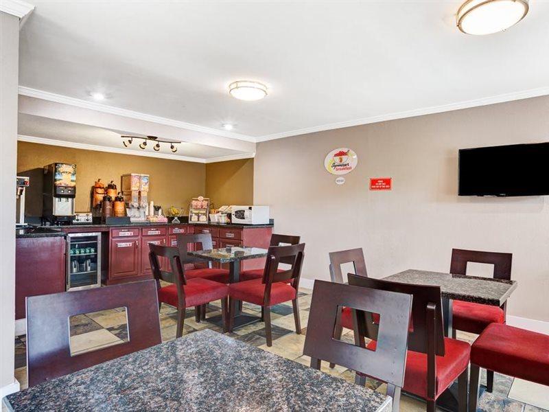 6 Ga Airport East Hotel 3*
