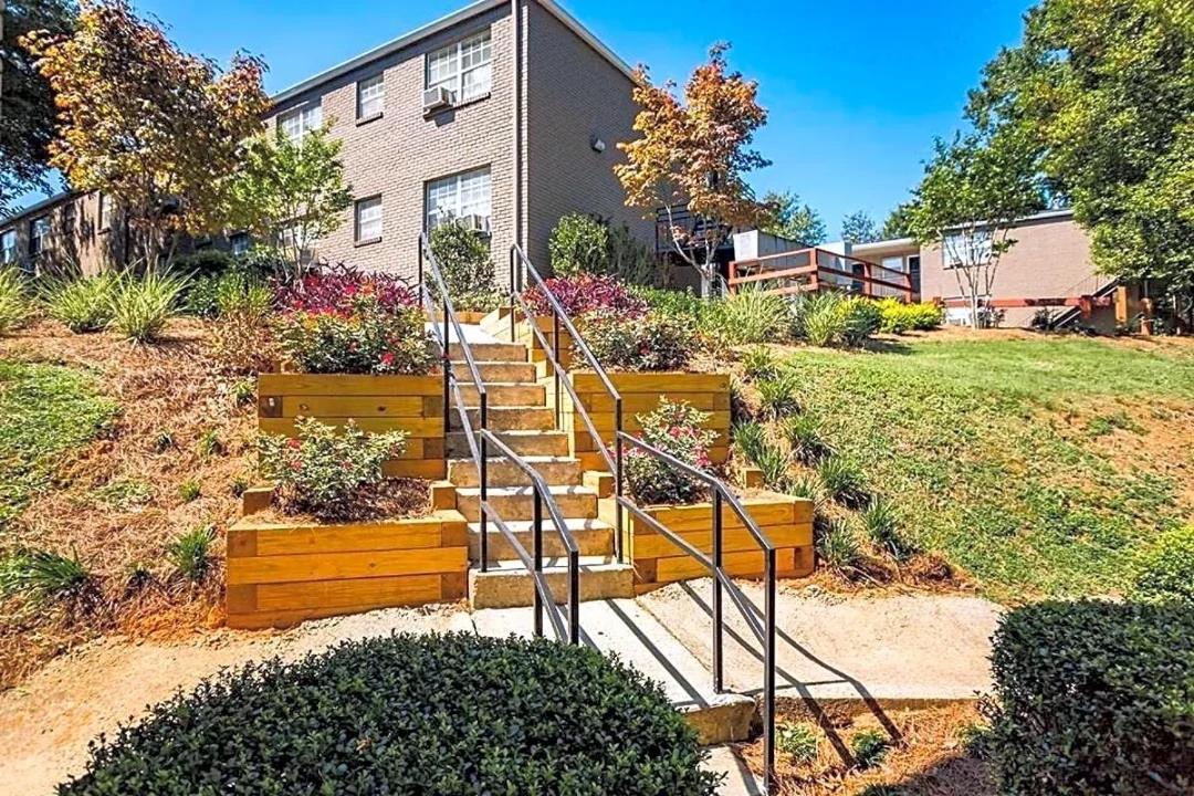 Moonlight King Bd Free Parking Fast Wi-fi Kitchen Pool Apartment Atlanta