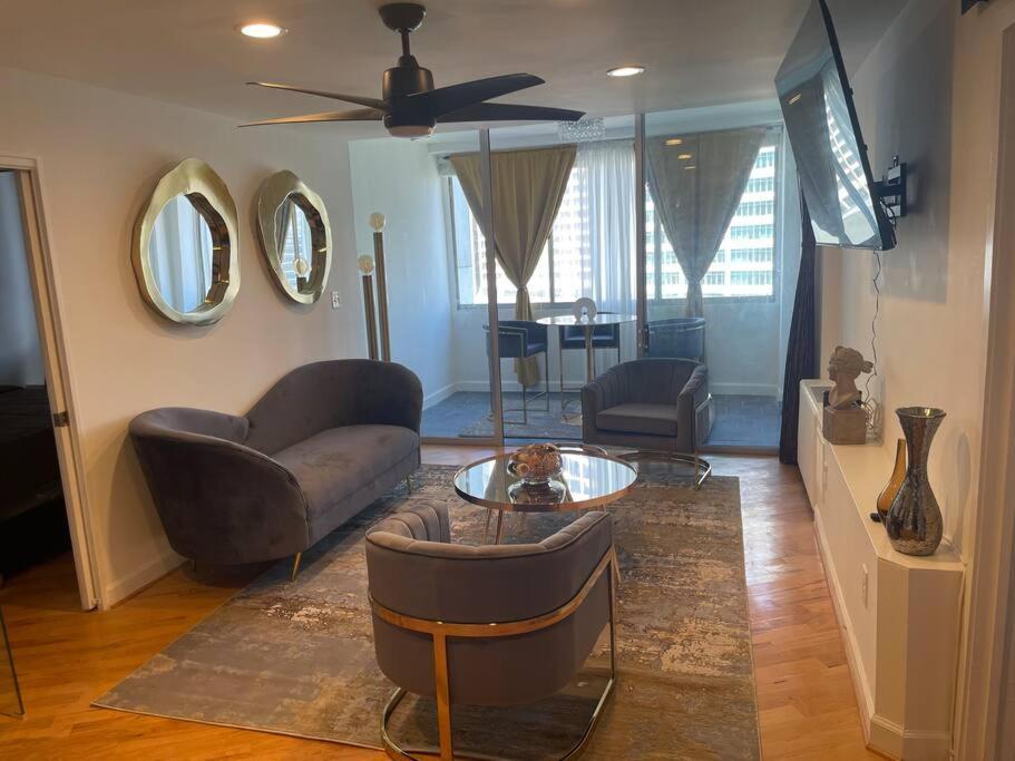 Bebe Home's Penthouse! Away From Apartment *