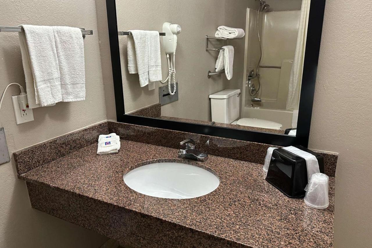 6 Ga Airport East Hotel 3*