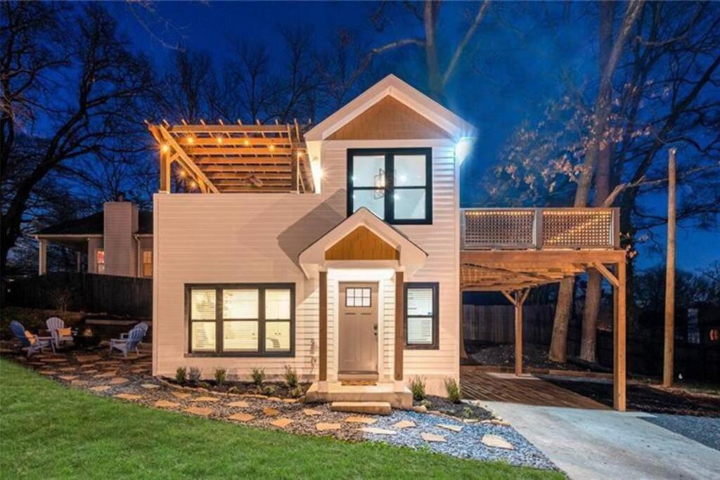 Lux Stay's Modern Loft Style Tiny In Atl Holiday home *