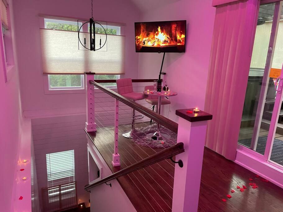 Lux Stay's Modern Loft Style Tiny In Atl Holiday home *