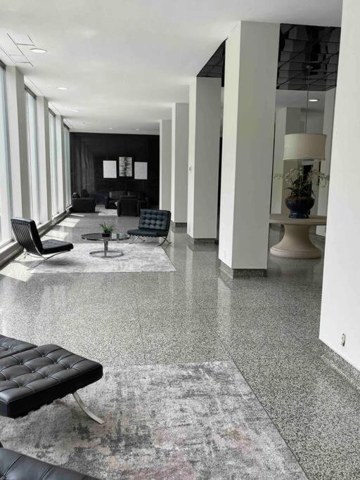 Penthouse King/ Queen Bd *