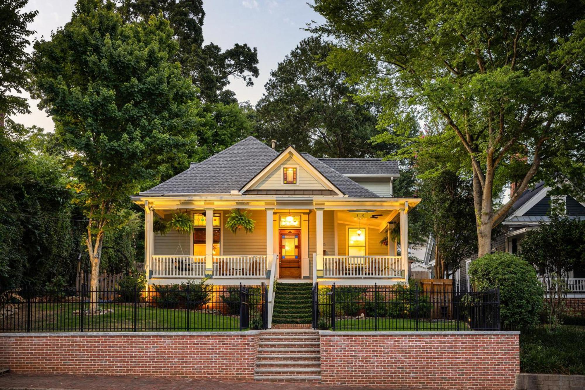 Splendor In Historic Grant Park Holiday home
