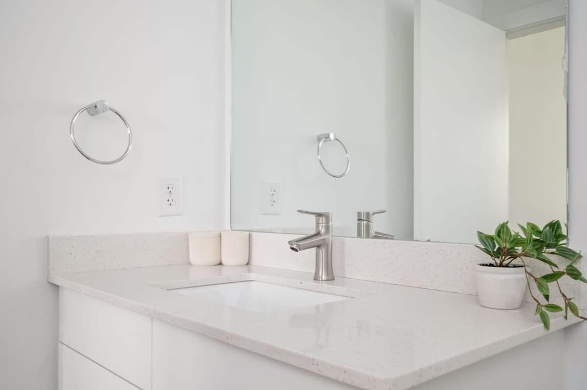 Luxury 5beds 3baths 2balcony Penthouse 542blvd *
