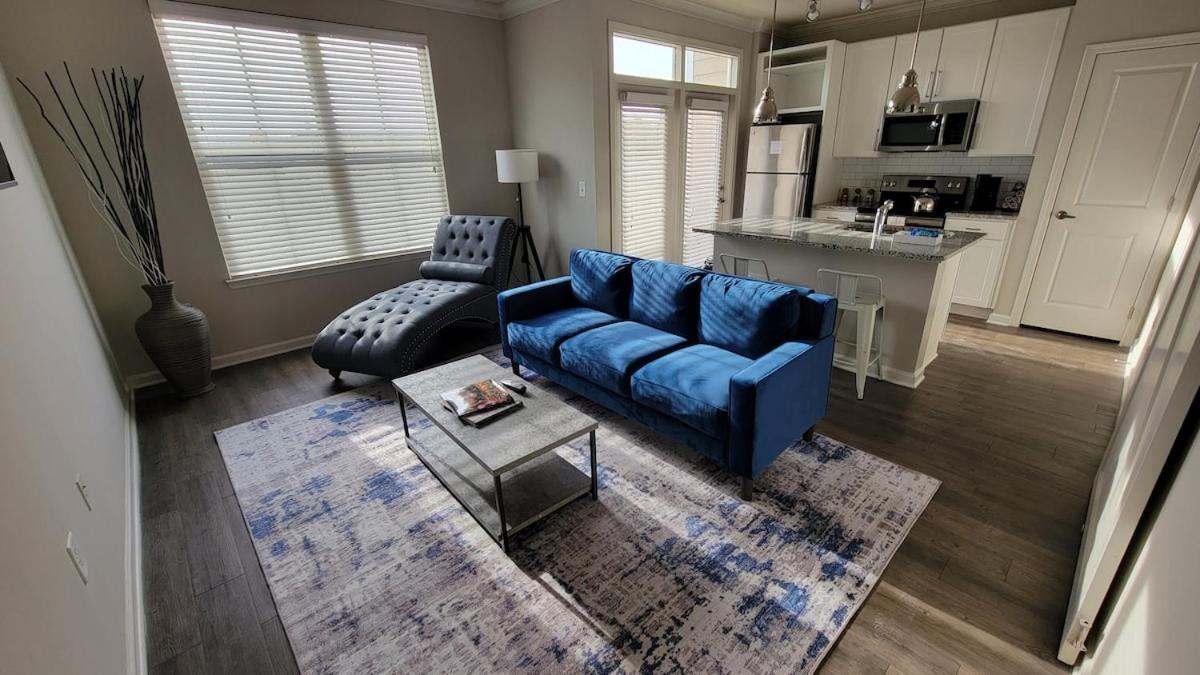 Luxury With Skyline Views Apartment