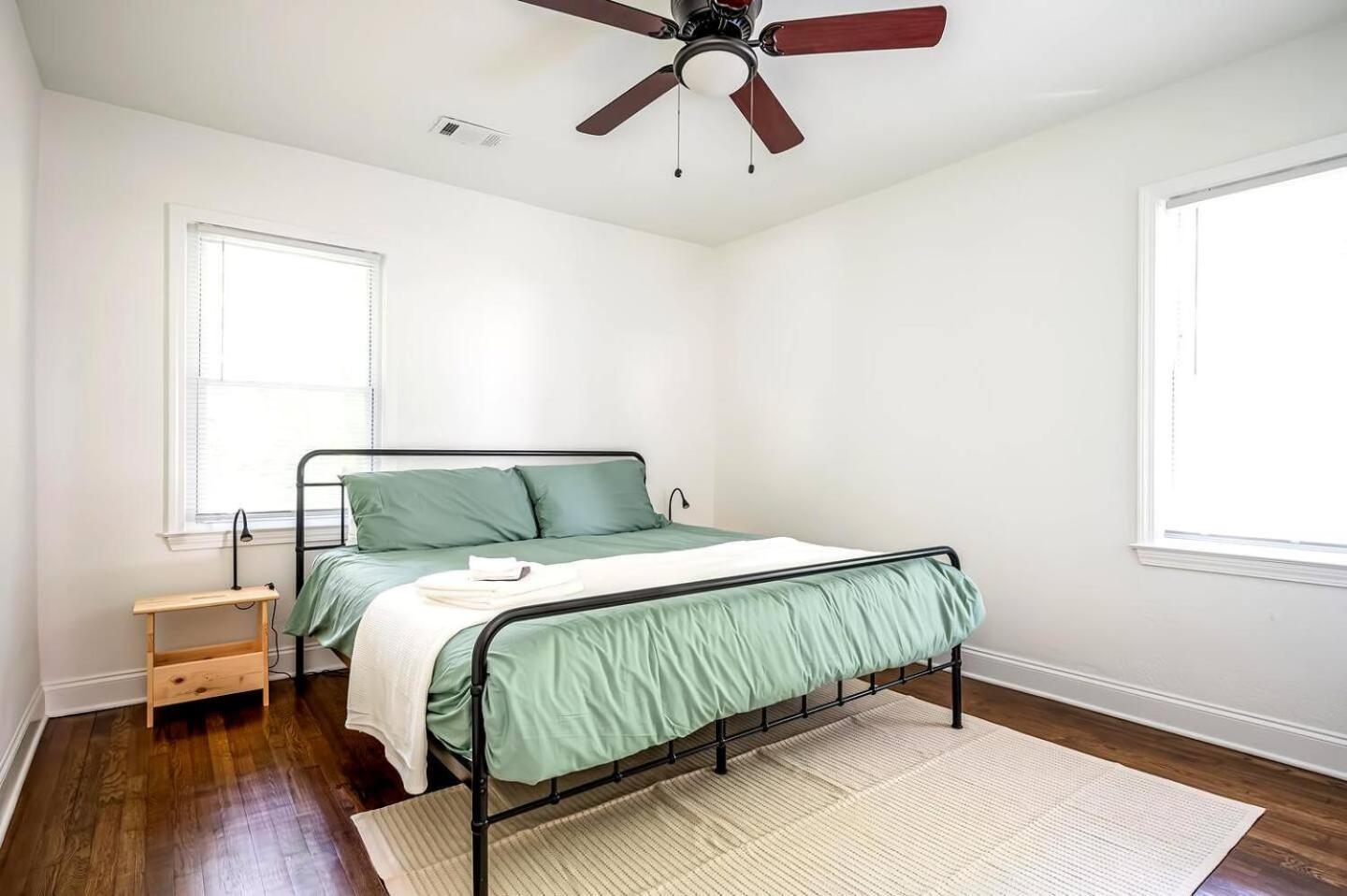 Modern 5br Near West Midtown - Fire Pit - Pet Friendly Holiday home *