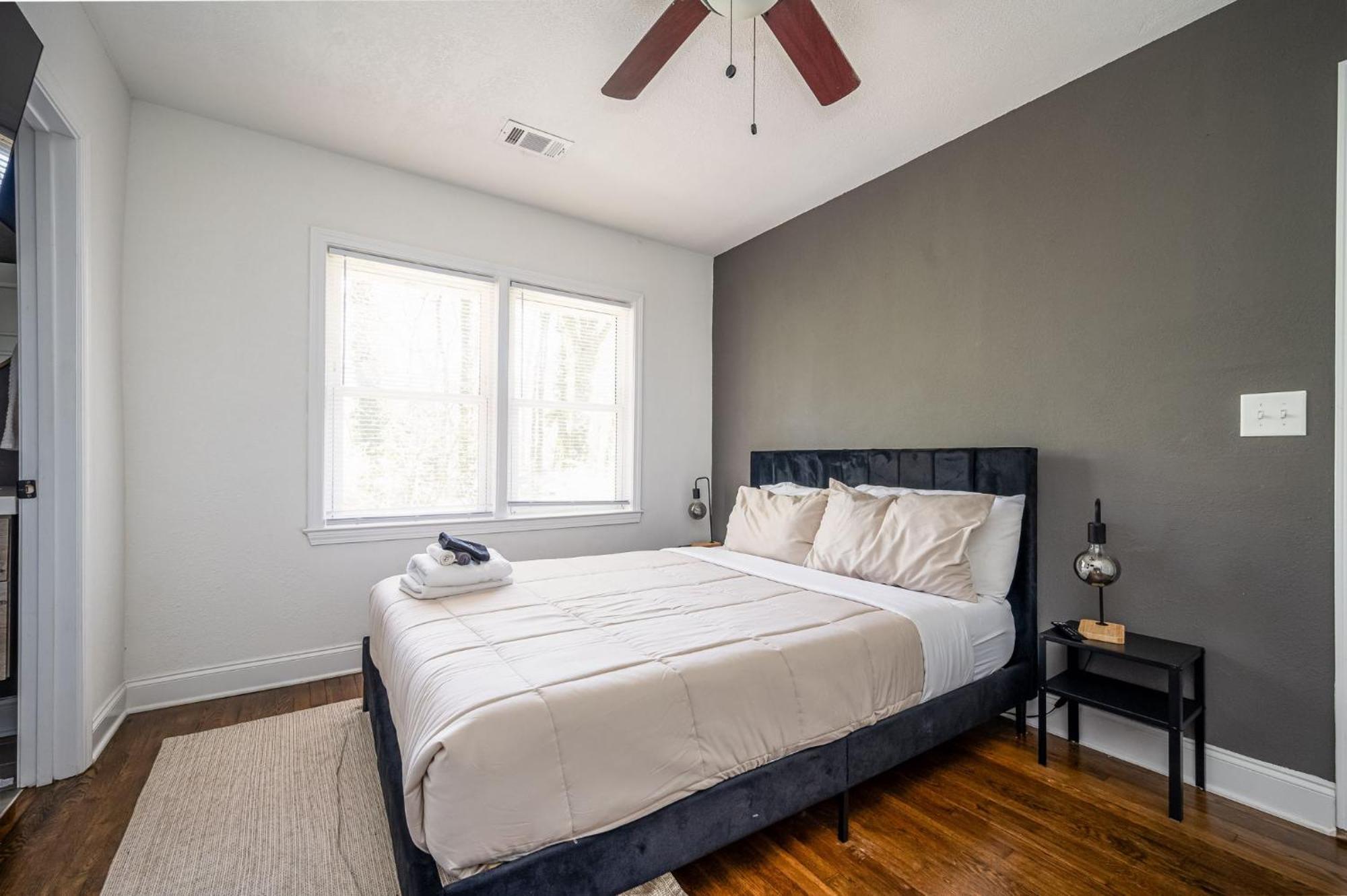 Holiday home Modern 5br Near West Midtown - Fire Pit - Pet Friendly