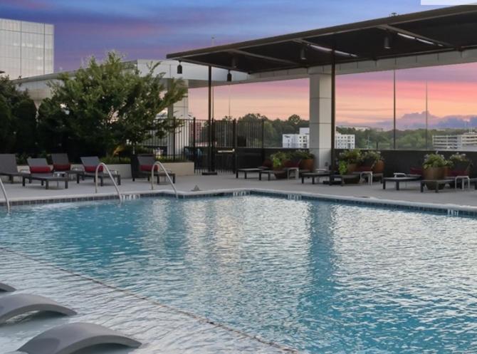 Luxury Midtown Highrise View Apartment
