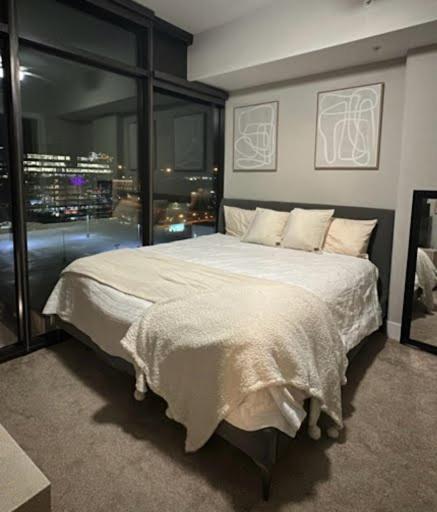 Luxury Midtown Highrise View Apartment