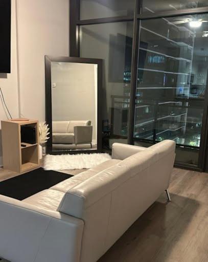 Apartment Luxury Midtown Highrise View
