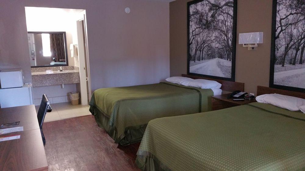 6 Ga Airport East 3*