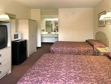 6 Ga Airport East Hotel 3*