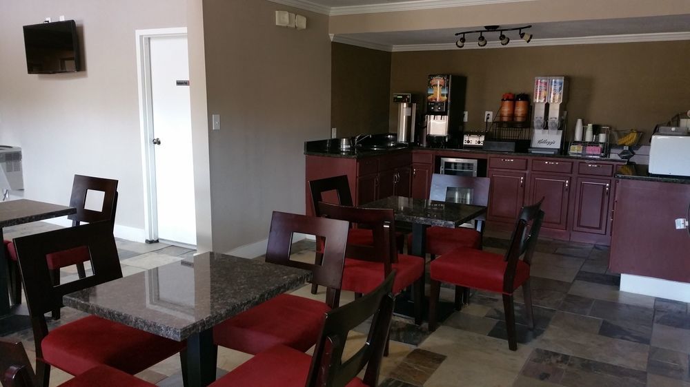 Hotel 6 Ga Airport East 3*