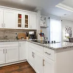Luxe Living Near Downtown, King,Smart Tv