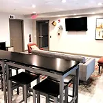 Luxe One Corporate Suites- Luxury Getaway