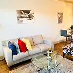 Luxurious And Cozy Apartment In Heart Of Buckhead
