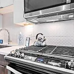 Contemporary Living In Buckhead 2Bds/2Ba