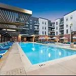 Luxurious Midtown 2Bed2Bath With Sweeping Skyline Views