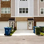 3Bd Flex Townhome In Gated Community