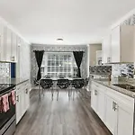 5 Mins From Airport Family Friendly Home