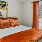 5 Mins From Airport Family Friendly Home