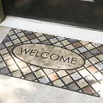 Fantastic Two Bedroom, Near Airport, Cozy & Comfy!