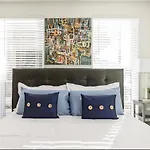 Luxury 2Br 2Ba Apt With Gym Pool & Free Parking