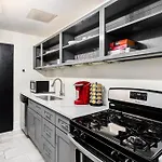 1109-Extra Lg-King Bed-1 Free Park-Fast Wifi-Dtw