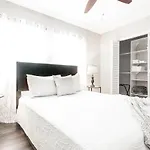 Stylish Onebedroom In Popular Virginia Highland