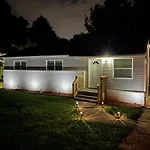 Modern 3 Bedroom 2 Bath Home-10 Mins From Airport