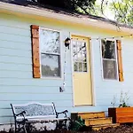 The Hendrix Tiny House - 8 Mins To Airport!!!