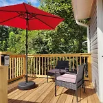 Modern 3 Bedroom 2 Bath Home-10 Mins From Airport