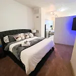 Upscale Buckhead Loft 1Bed1Bath Sleeps 5-6, With Balcony & Free Parking For 1 Car
