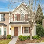 Beautiful Cozy 3-Bedroom Townhome Retreat