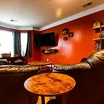 Amazing Large 3 Bed House With King Bed Less Than 10 Miles To Dtwn