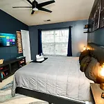 Amazing Large 3 Bed House With King Bed Less Than 10 Miles To Dtwn