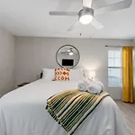 Boho Chic 2Bedroom Walking Distance To The Battery