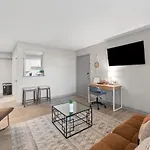 Boho Chic 2Bedroom Walking Distance To The Battery