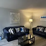 2Bdrm Comfortable Townhome 5 Mins From Airport