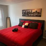 2Bdrm Comfortable Townhome 5 Mins From Airport