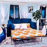 Highrise Luxury Two Bedroom Condo In Downtown Atlanta Within Minutes!!