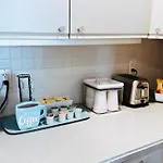Highrise Luxury Two Bedroom Condo In Downtown Atlanta Within Minutes!!