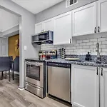 King Bedroom 5Mins Truist Park Battery Roxy Atl