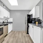King Bedroom 5Mins Truist Park Battery Roxy Atl